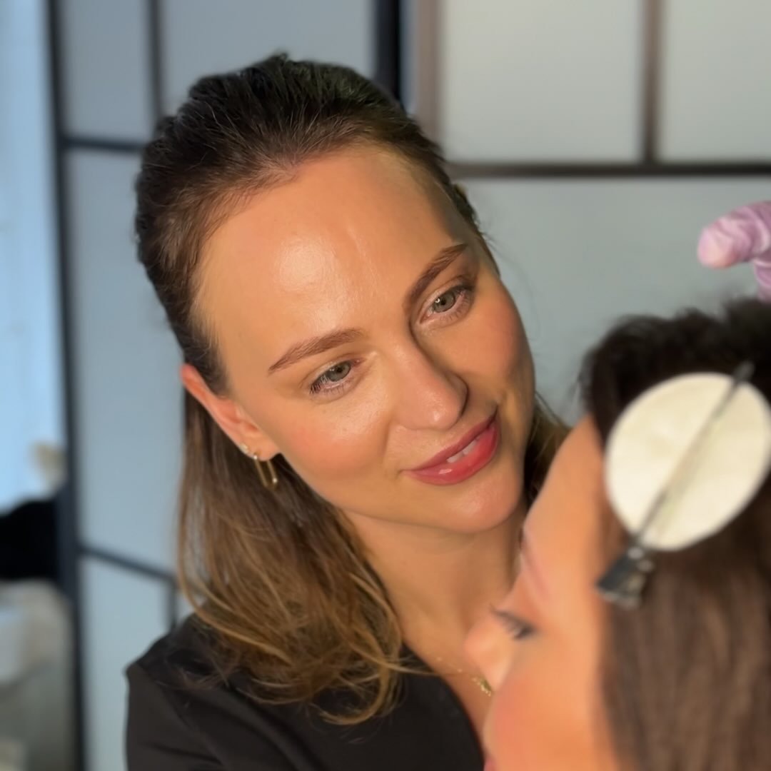Vita Indenbaum Beauty makeup artist і brow artist у Haarlem