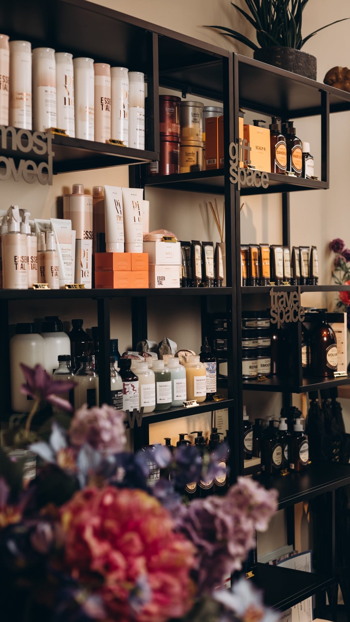 Стрижки фарбування та hair styling у Yanina Zhuk Beauty Bar